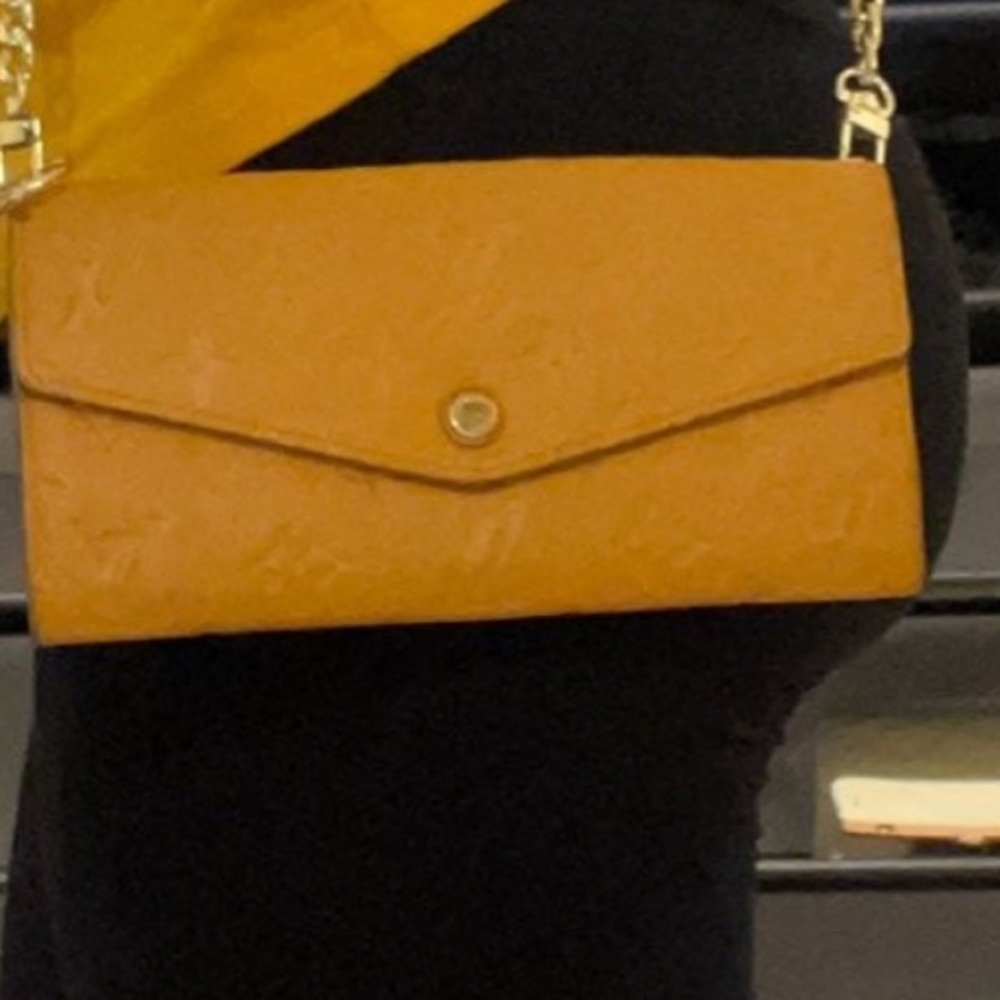 Louis Vuitton empreinte Crossbody